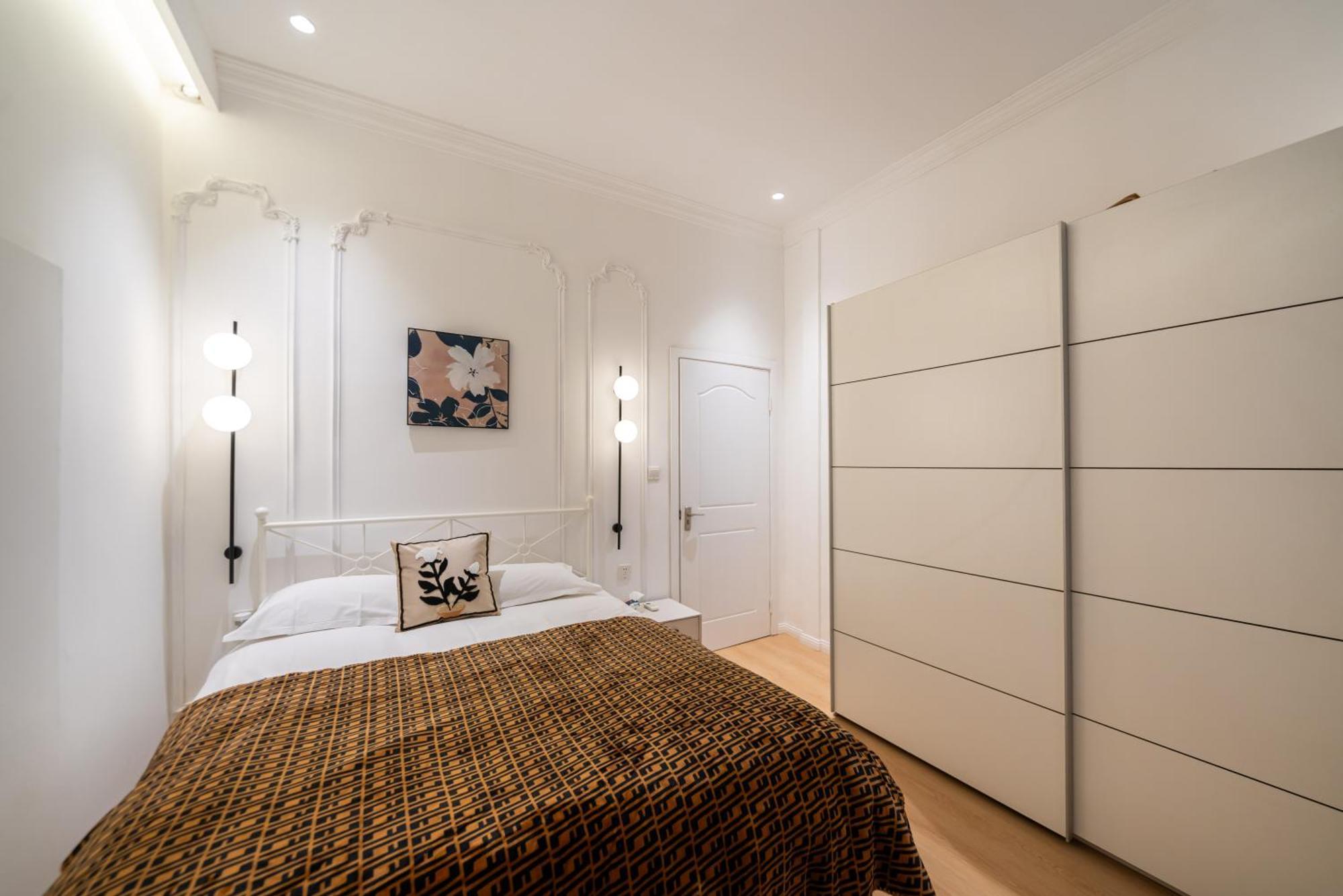 Yi Du - Near People's Square Metro Station And The Bund Apartment *