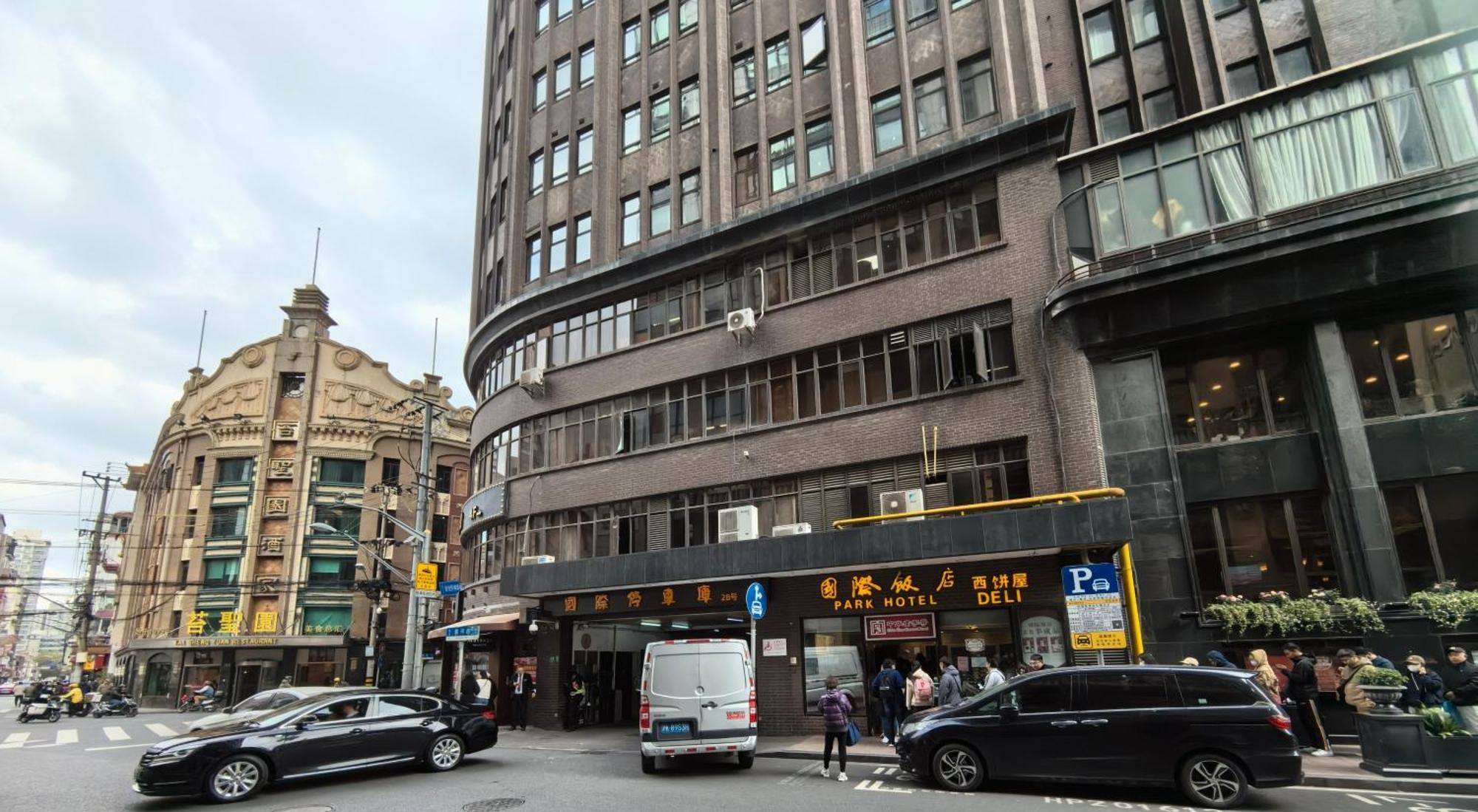 Yi Du - Near People's Square Metro Station And The Bund *